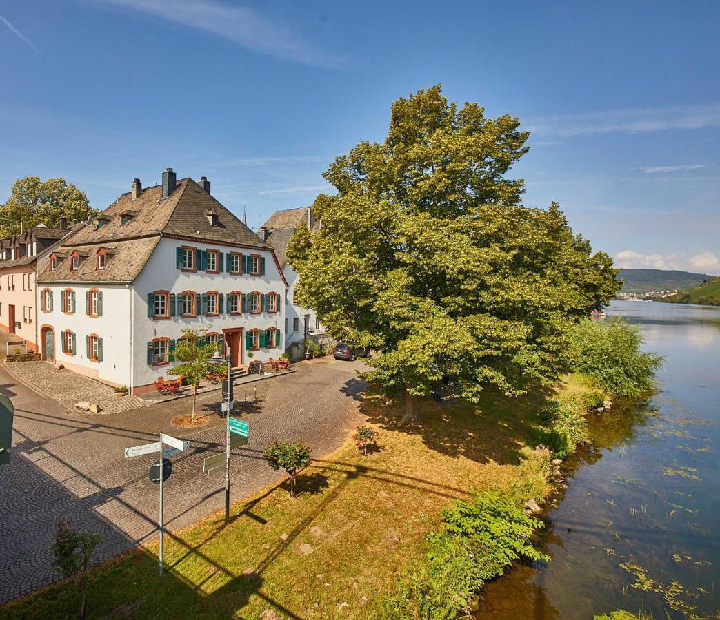 Neu!!! Moselbleibe Uferallee * Commune fusionnée de Bernkastel-Kues