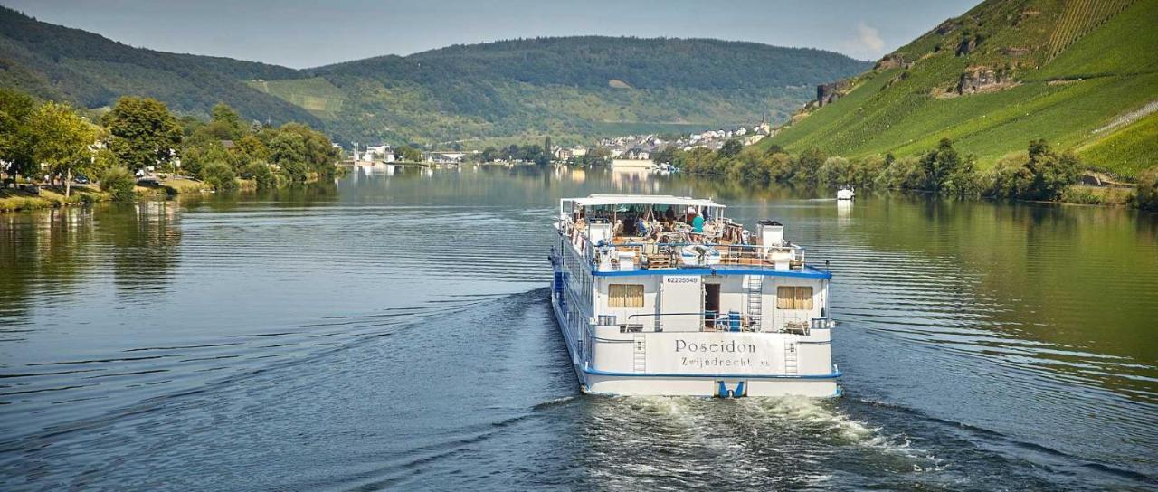 Neu!!! Moselbleibe Uferallee * Commune fusionnée de Bernkastel-Kues